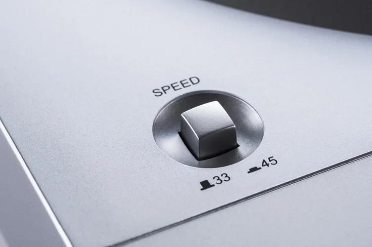 Denon DP-29F automatický gramofón, strieborný