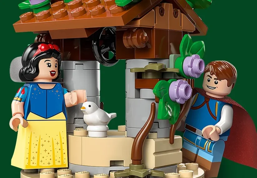 LEGO® Disney Princess™ 43242 Chalúpka Snehulienky a sedem trpaslíkov